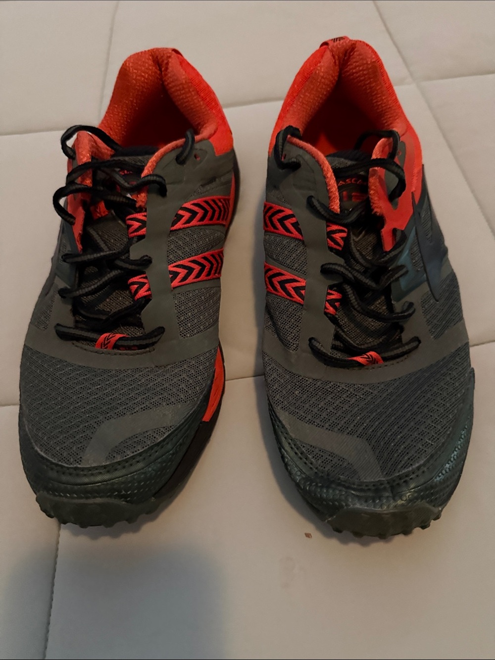 Men's Grey and Orange Performance Athletic Shoes